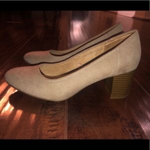 Naturlizer Beige Comfortable Heels